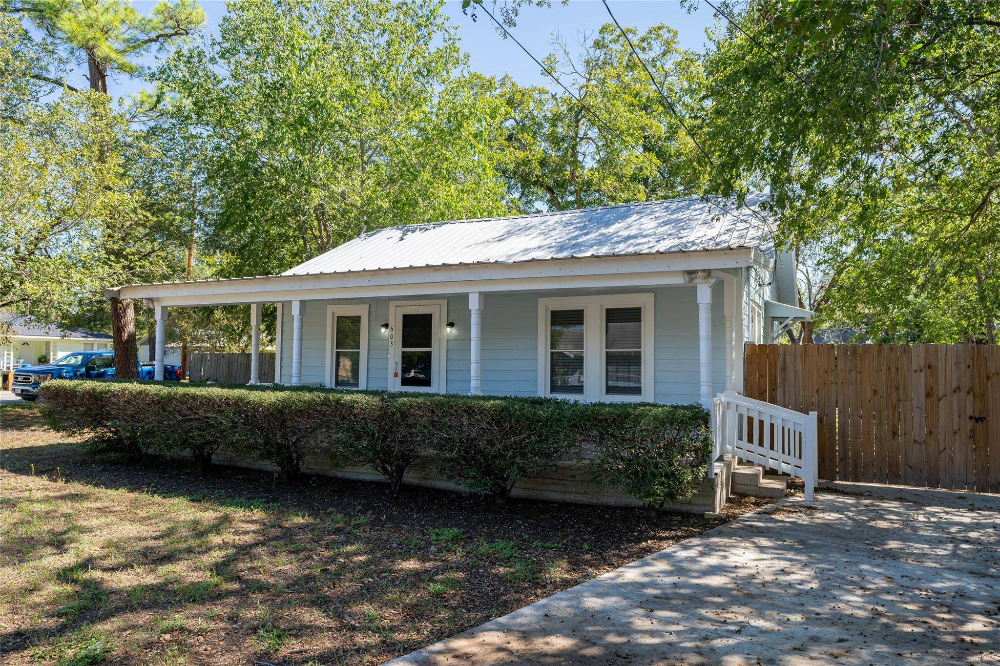 603 S Laurel Ave, Luling, TX 78648