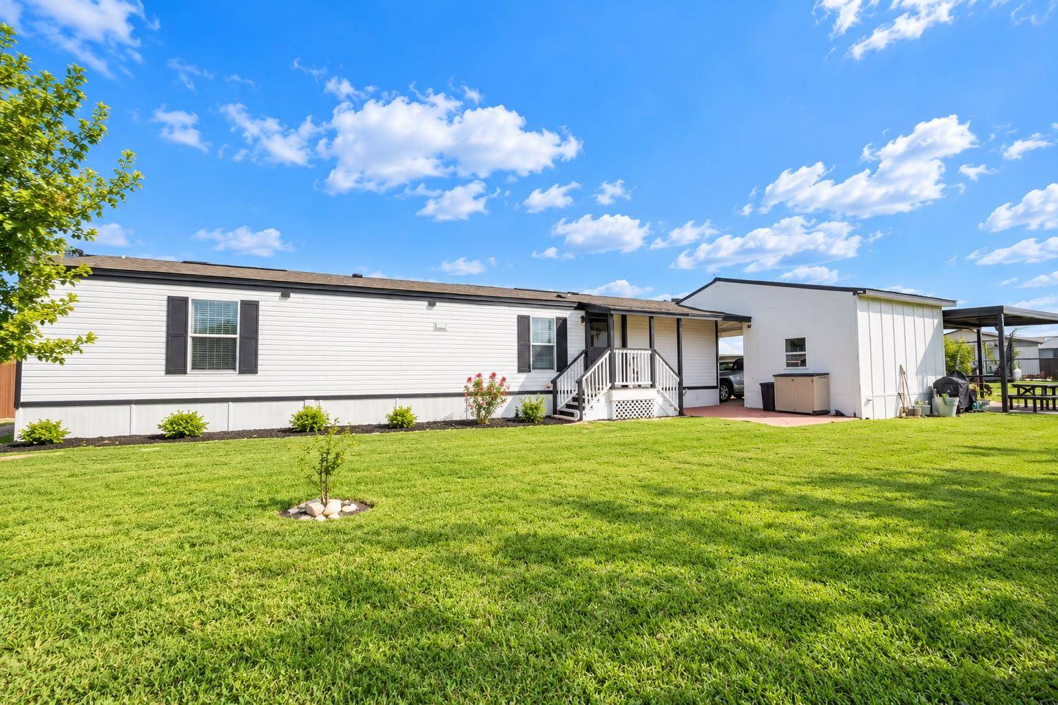 230 Vaquero LN, Kyle, TX 78640