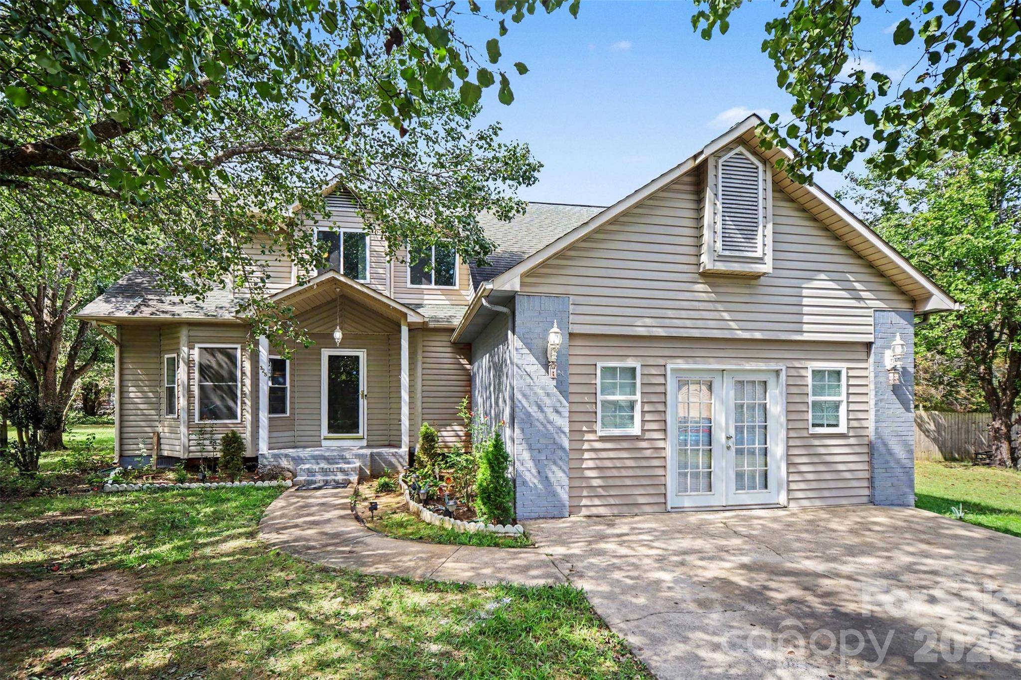 325 Briarcliff RD, Grover, NC 28073