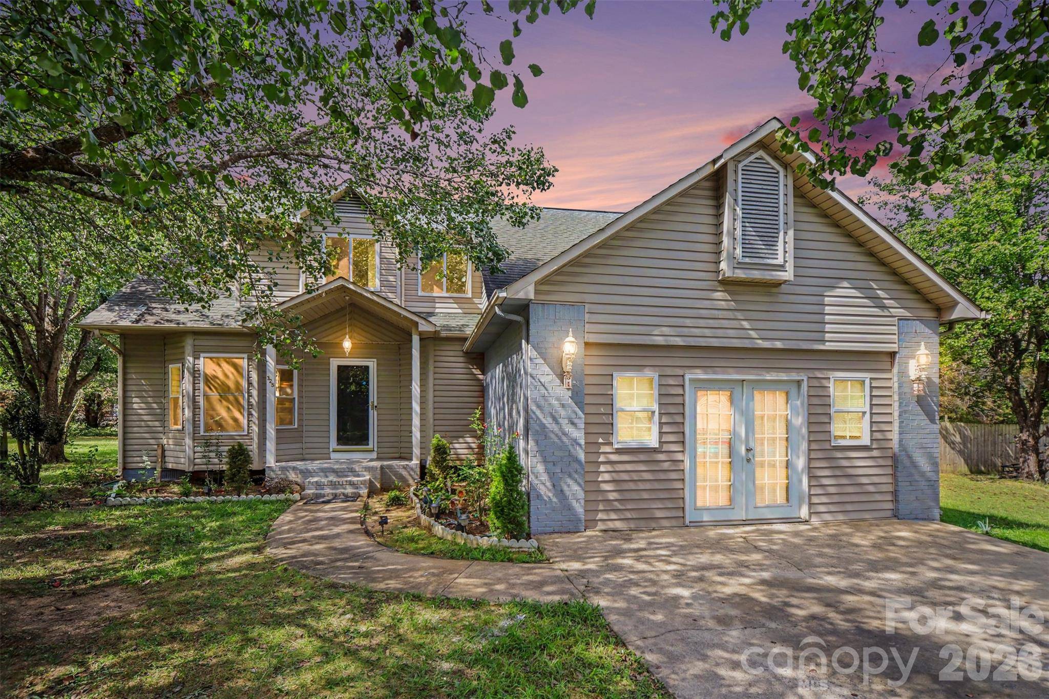 325 Briarcliff RD, Grover, NC 28073
