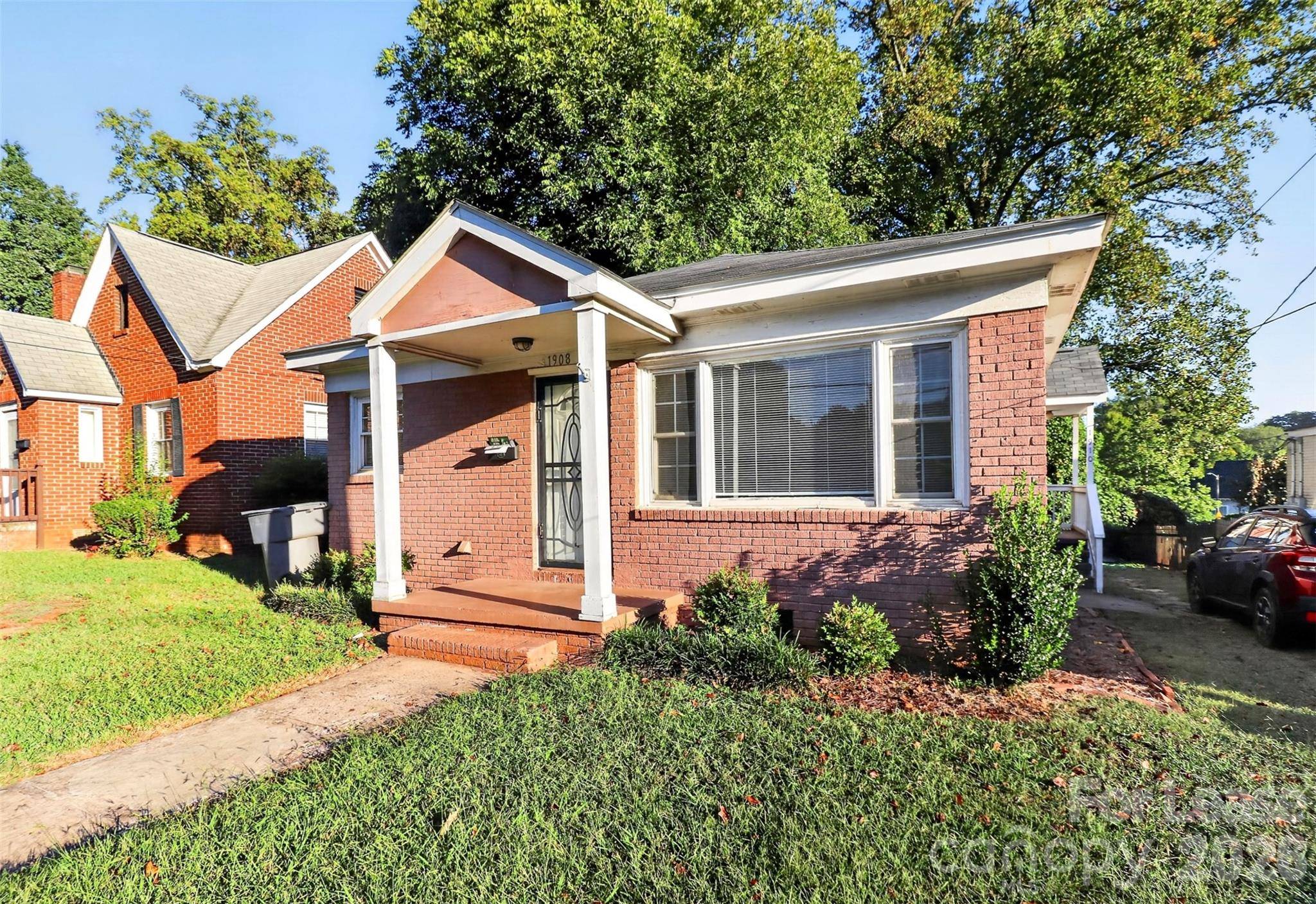 1908 Woodcrest AVE, Charlotte, NC 28203