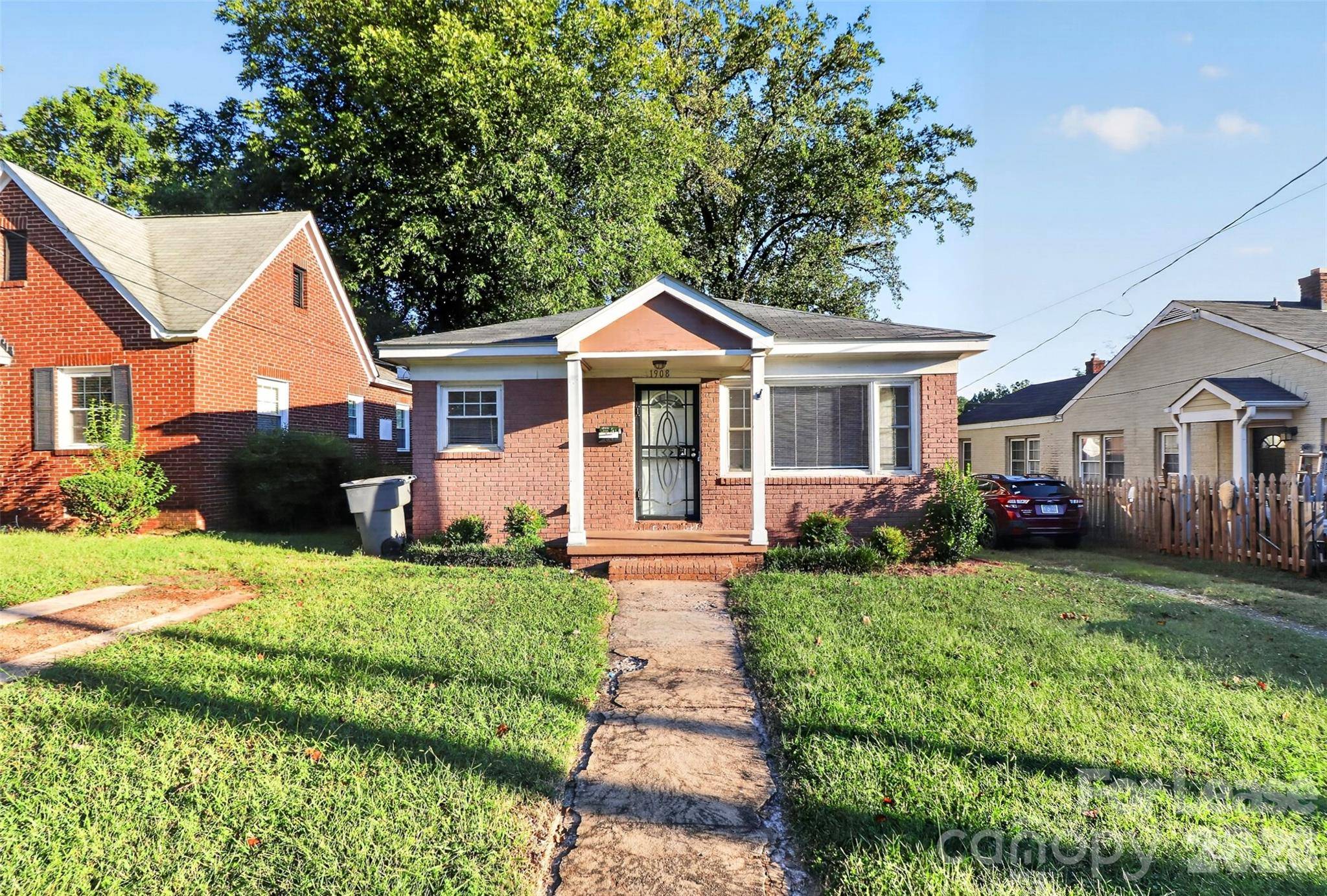1908 Woodcrest AVE, Charlotte, NC 28203