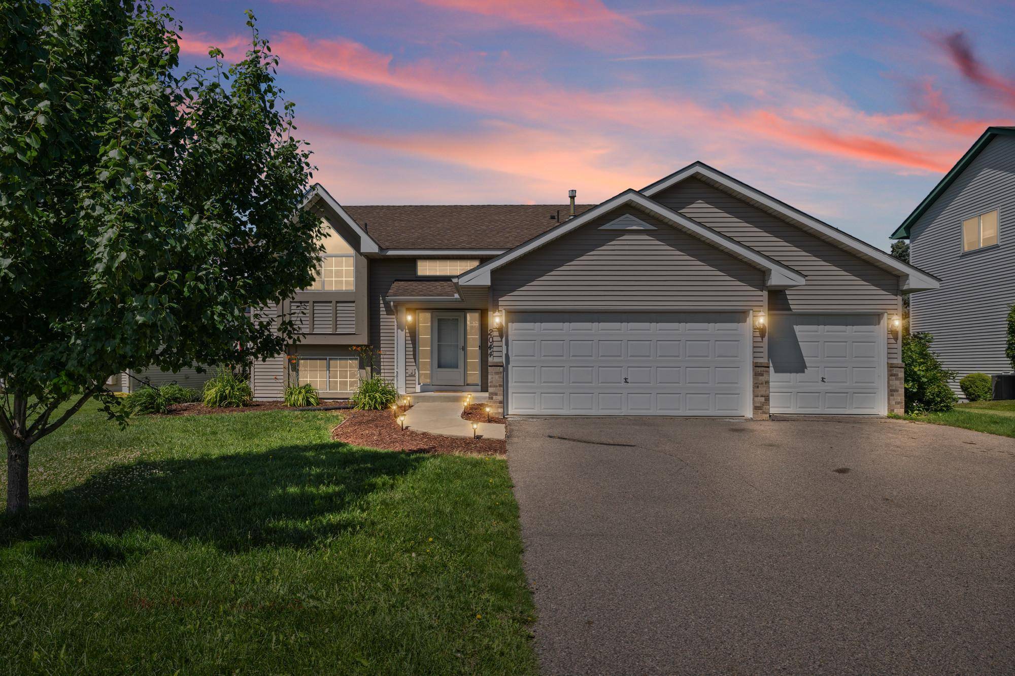2044 Pheasant Run ST, Shakopee, MN 55379