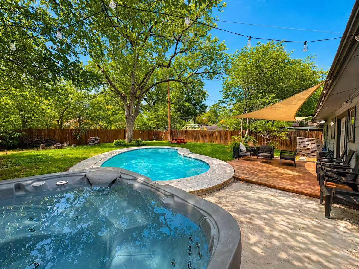 8910 Slayton DR E, Austin, TX 78753