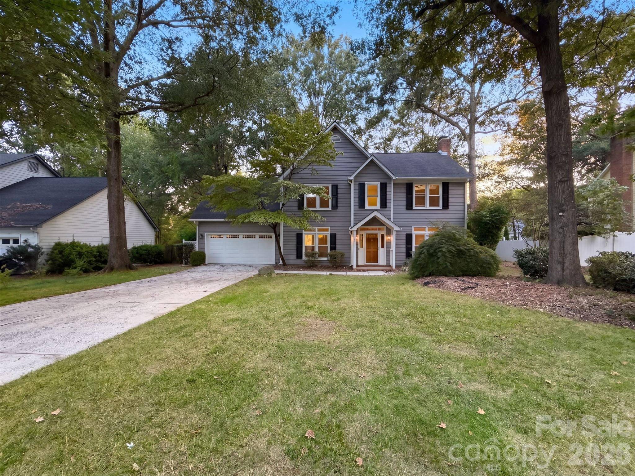 2315 Heathershire LN, Matthews, NC 28105