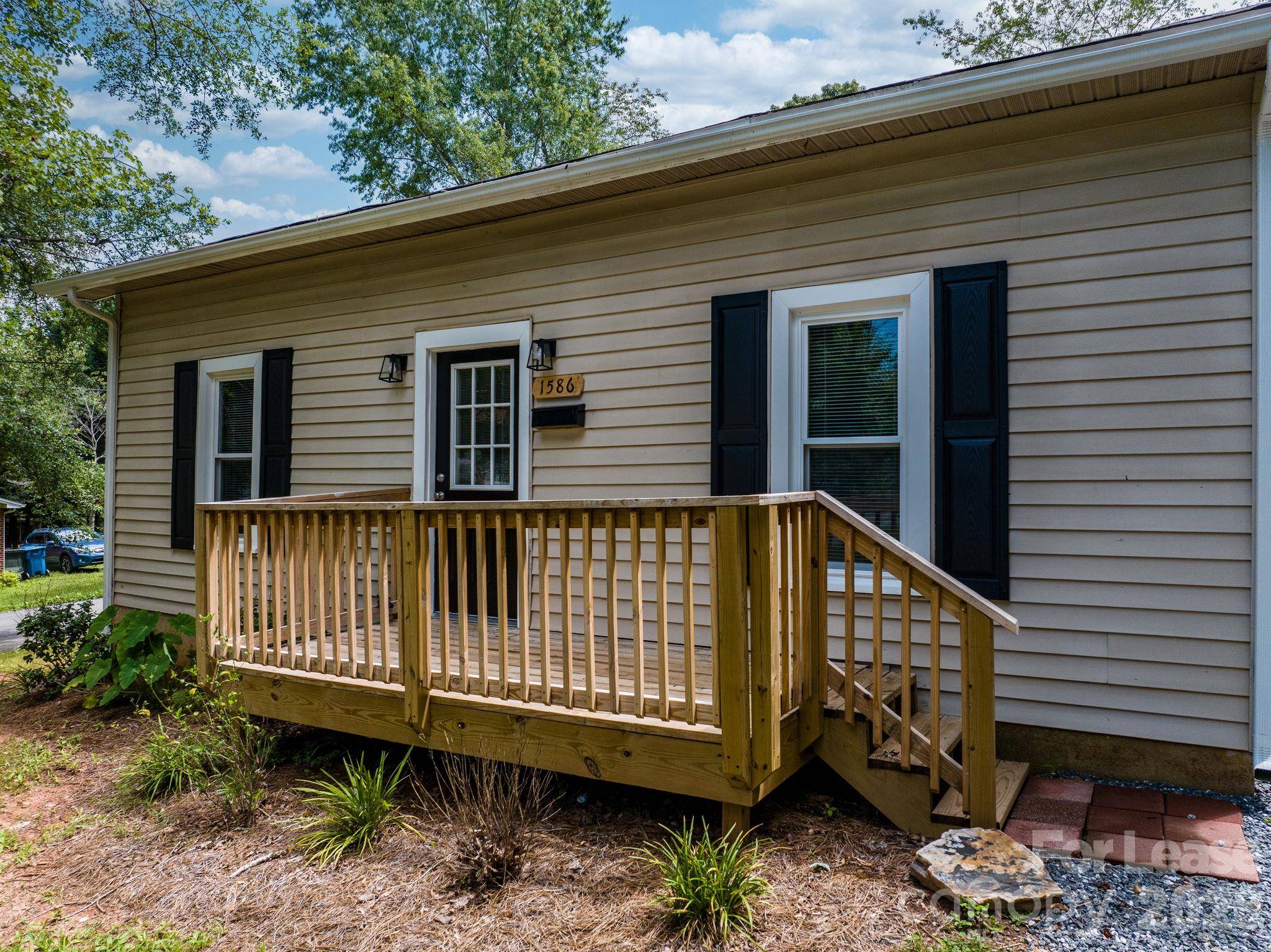 1586 3rd Street DR NE, Hickory, NC 28601