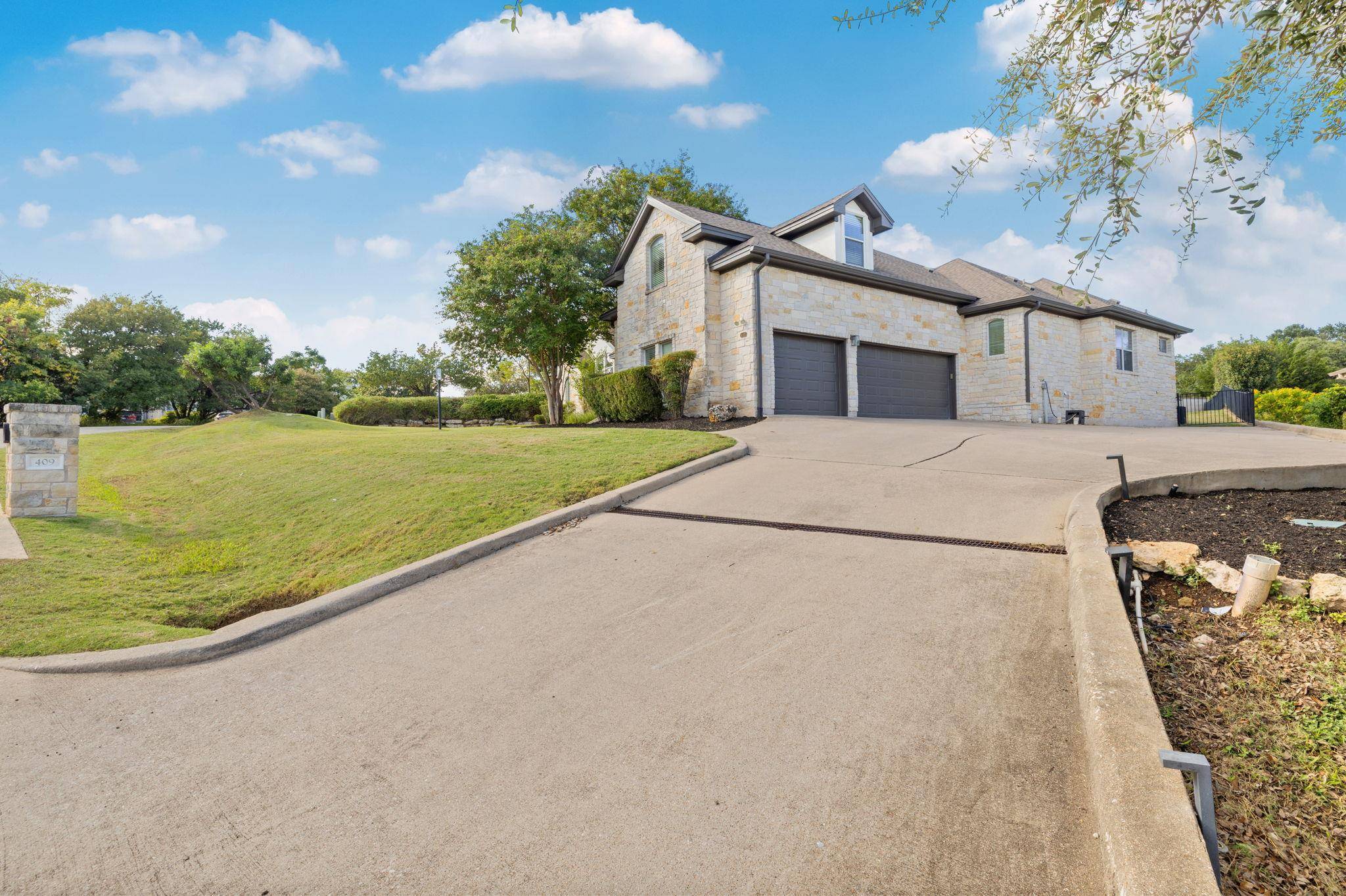 409 New Lido DR, Lakeway, TX 78734