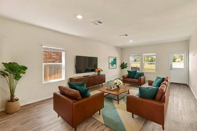 216 George Neggan LN, Bastrop, TX 78602