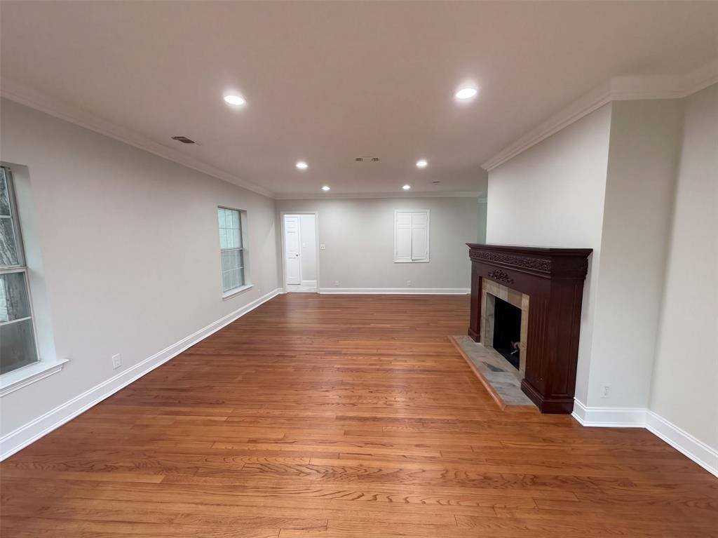 3911 White Settlement Road, Fort Worth, TX 76107
