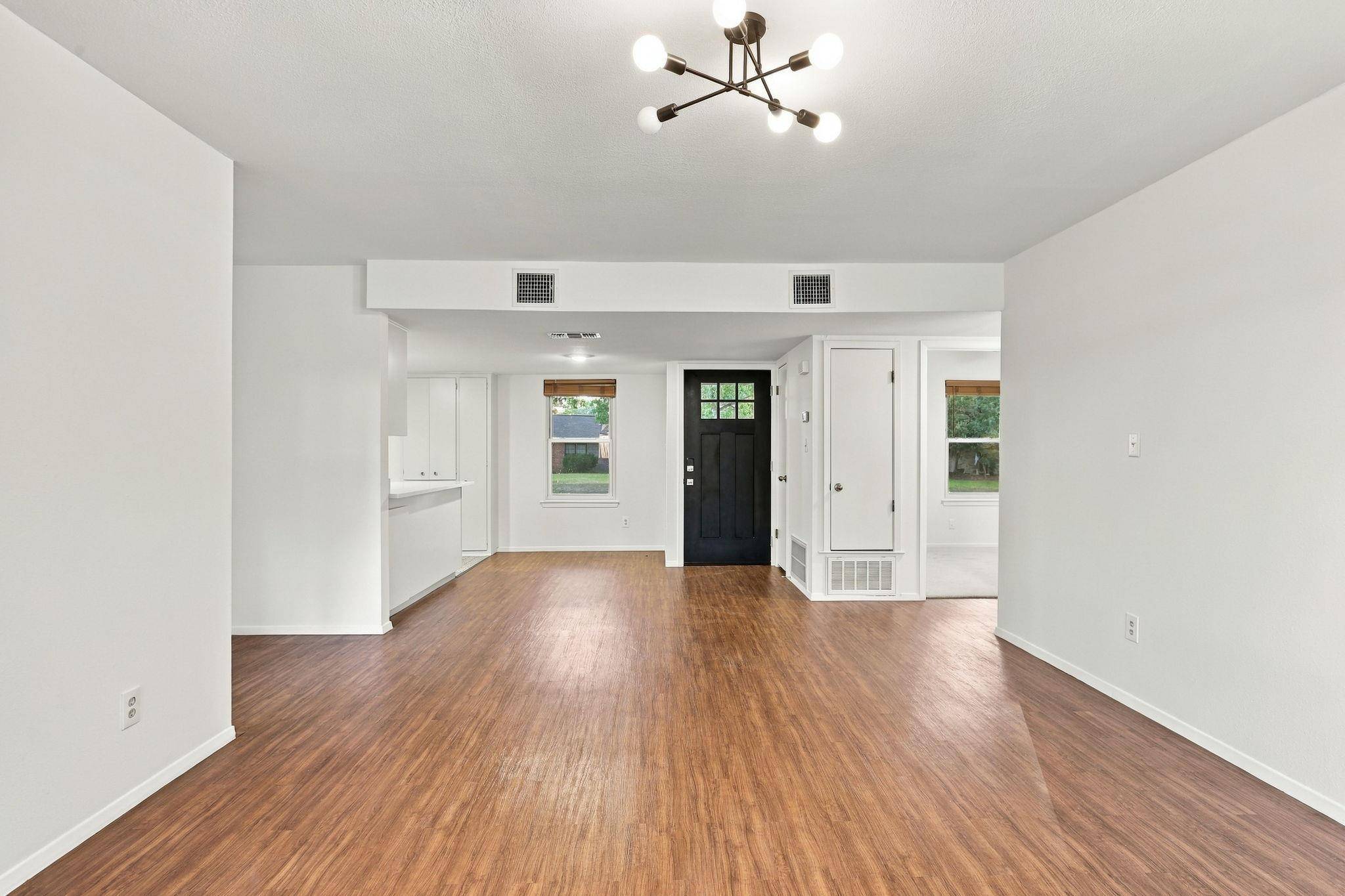 1714 Twin Island DR, Lockhart, TX 78644