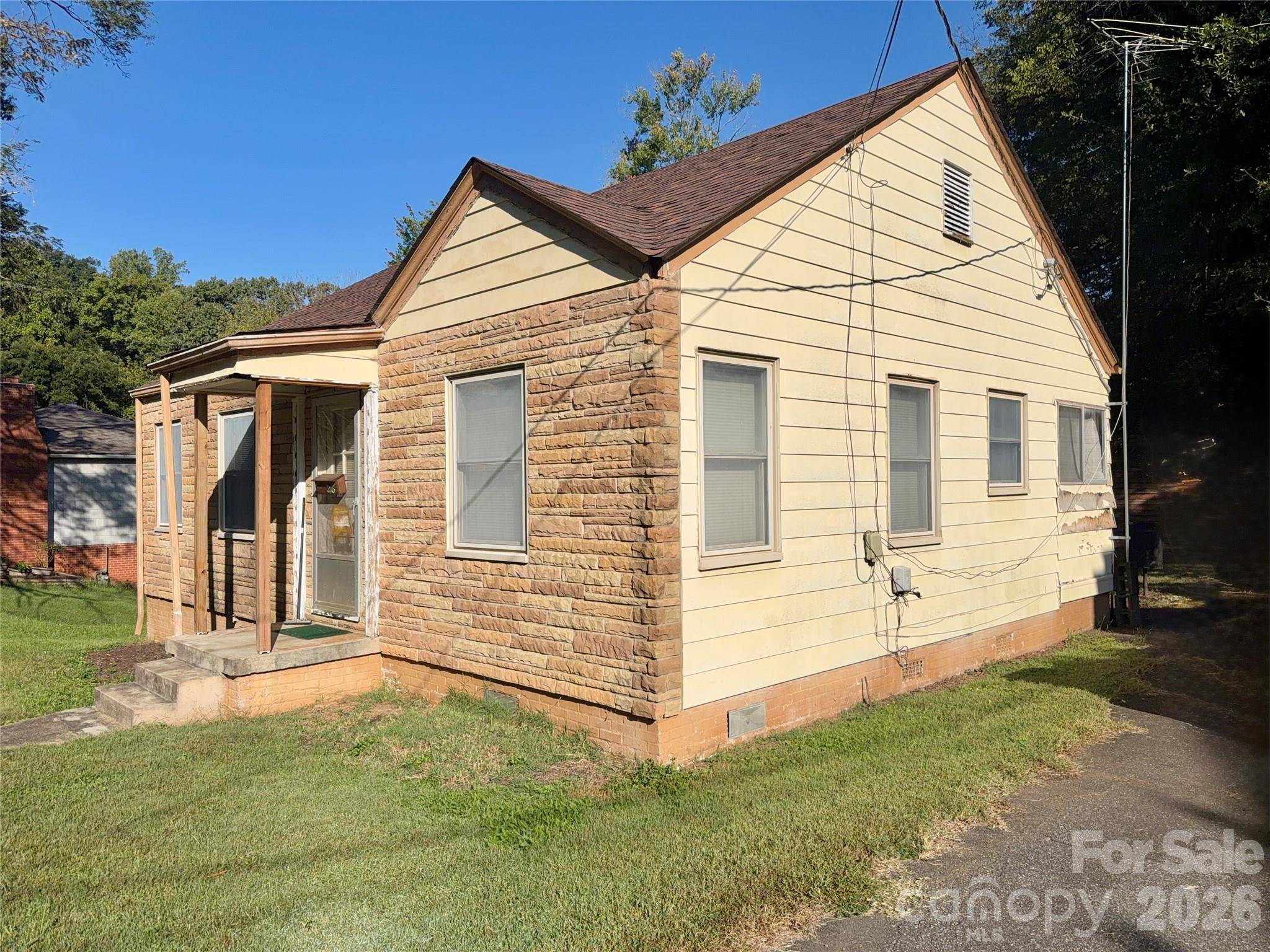 216 W 9th ST, Newton, NC 28658