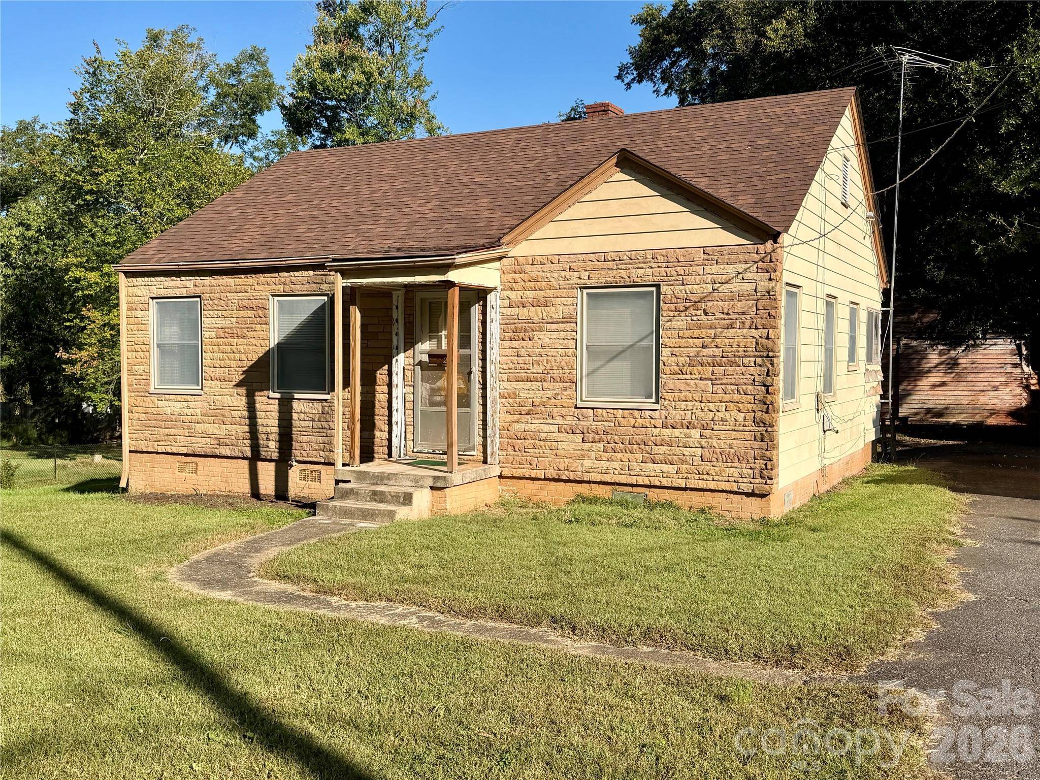 216 W 9th ST, Newton, NC 28658
