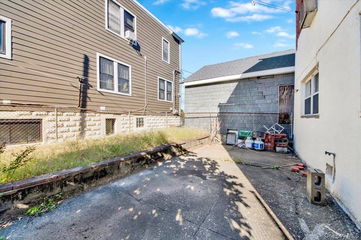 2877 Waterbury AVE, Bronx, NY 10461