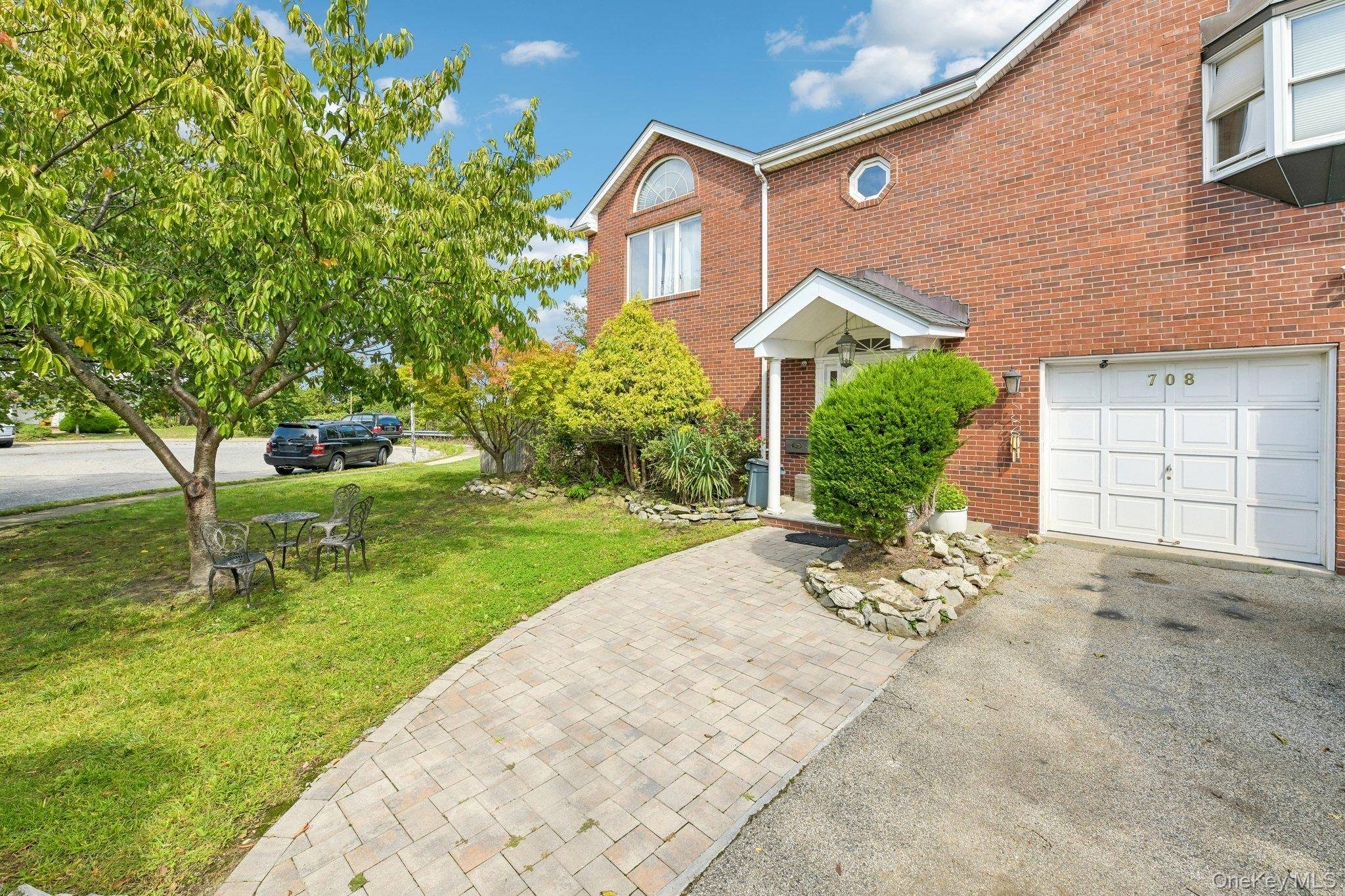 708 Park LN, Cedarhurst, NY 11516