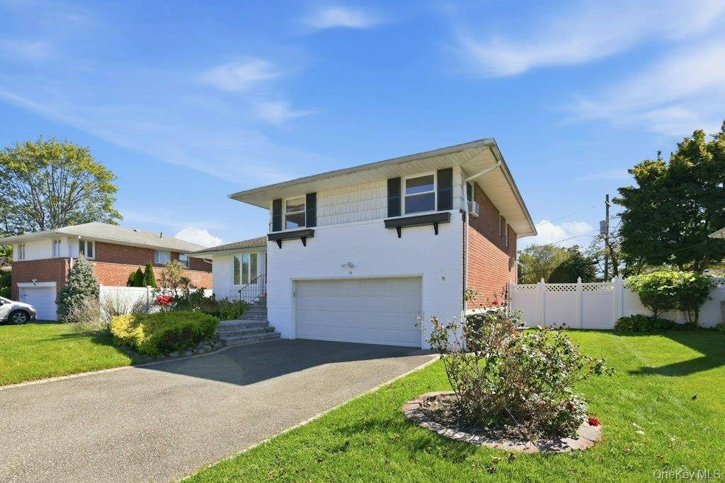 16 Radnor RD, Plainview, NY 11803