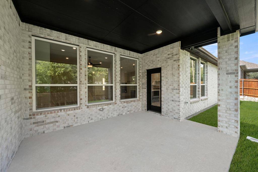 967 Richard Pittmon Drive, Desoto, TX 75115