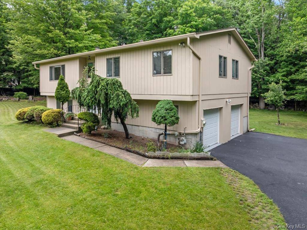 60 Smith Hill RD, Airmont, NY 10952