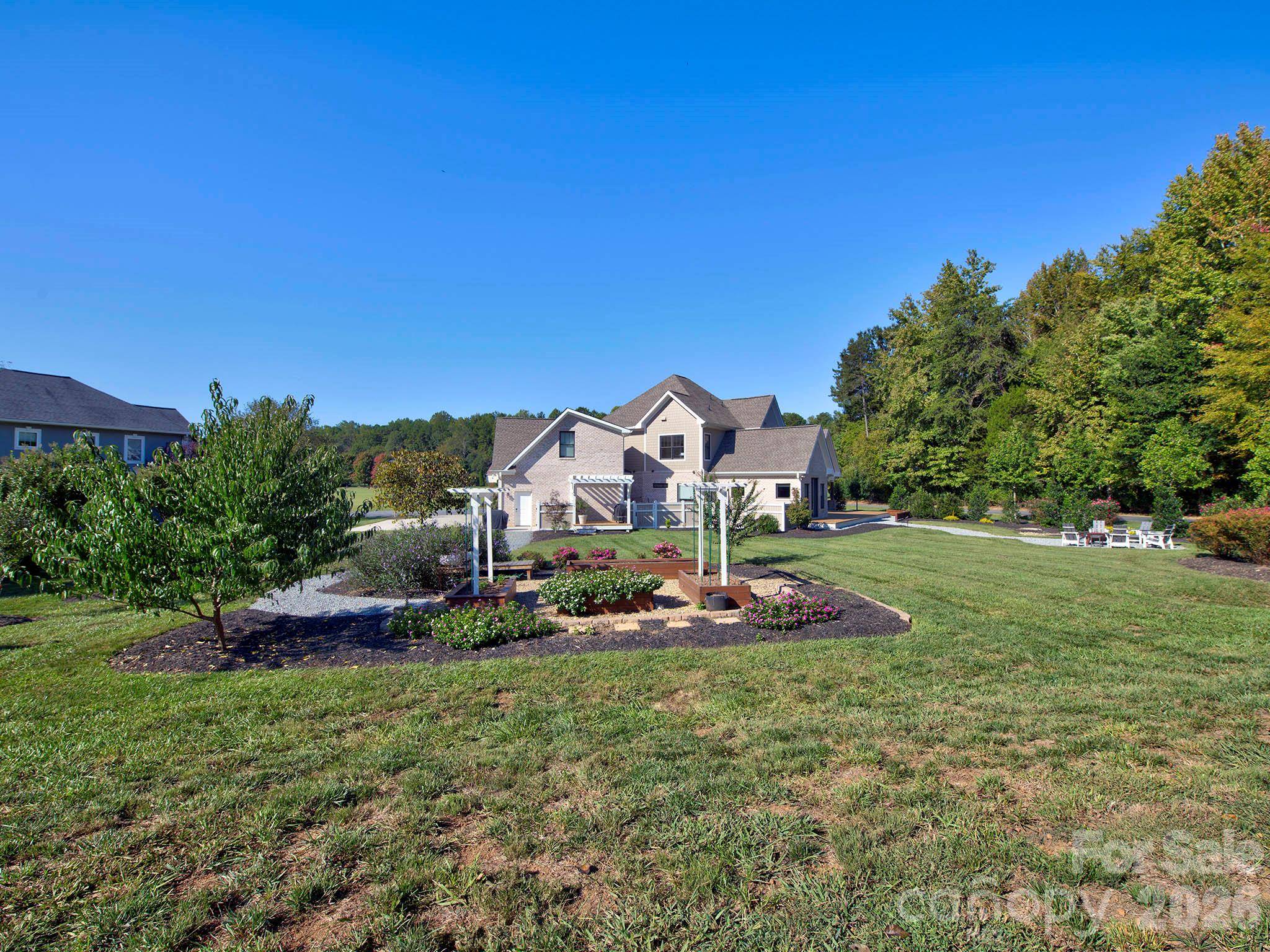 8833 Kerns Meadow LN, Huntersville, NC 28078
