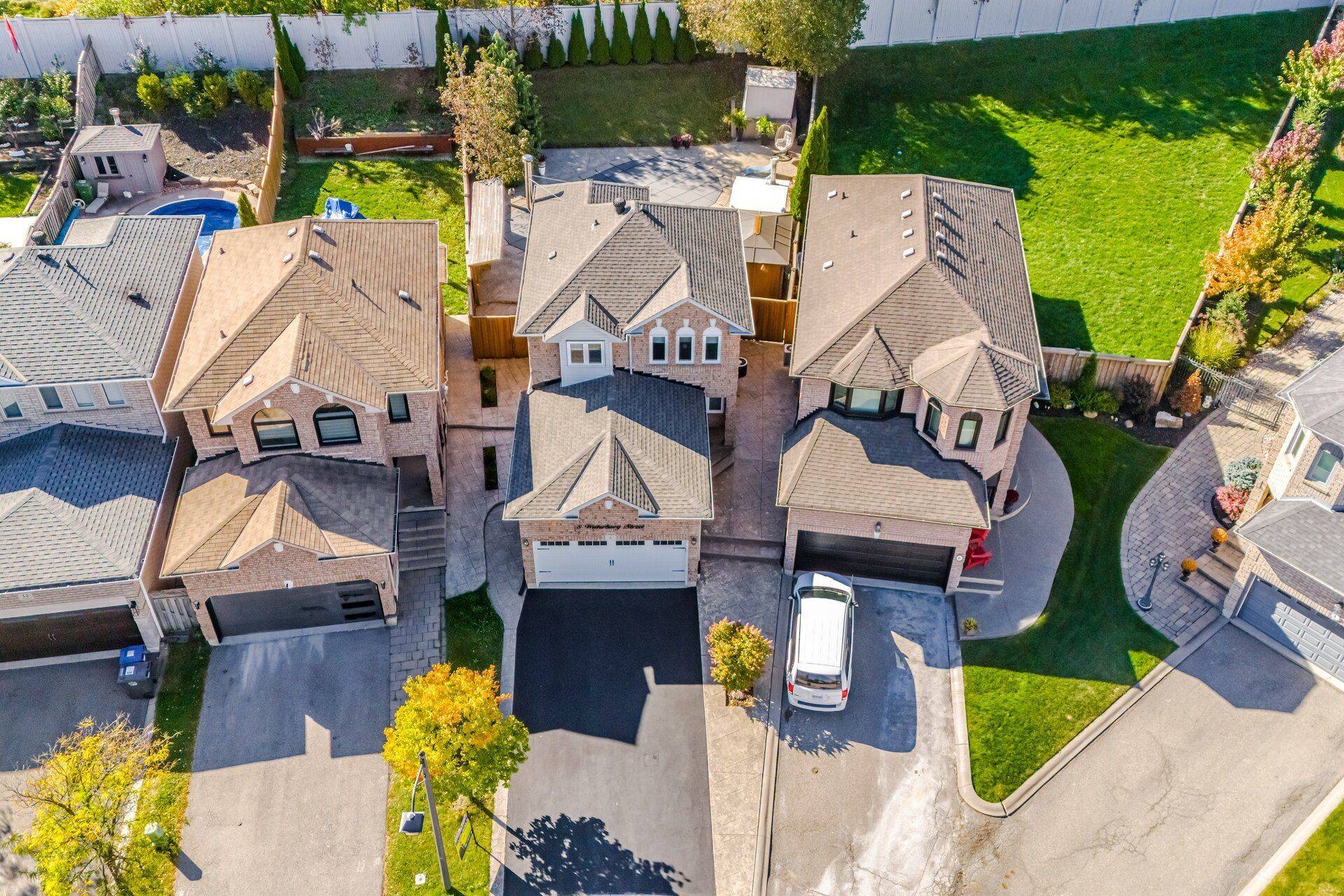 8 Waterbury ST, Caledon, ON L7E 1X2