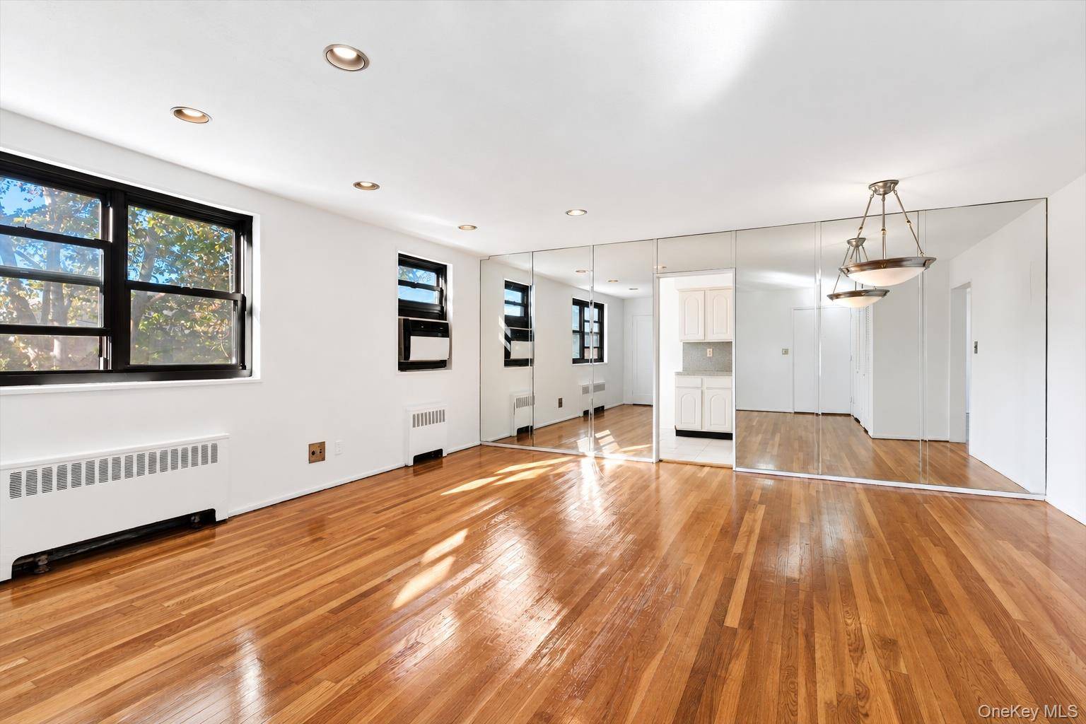 15-35 160 ST #6-160, Whitestone, NY 11357