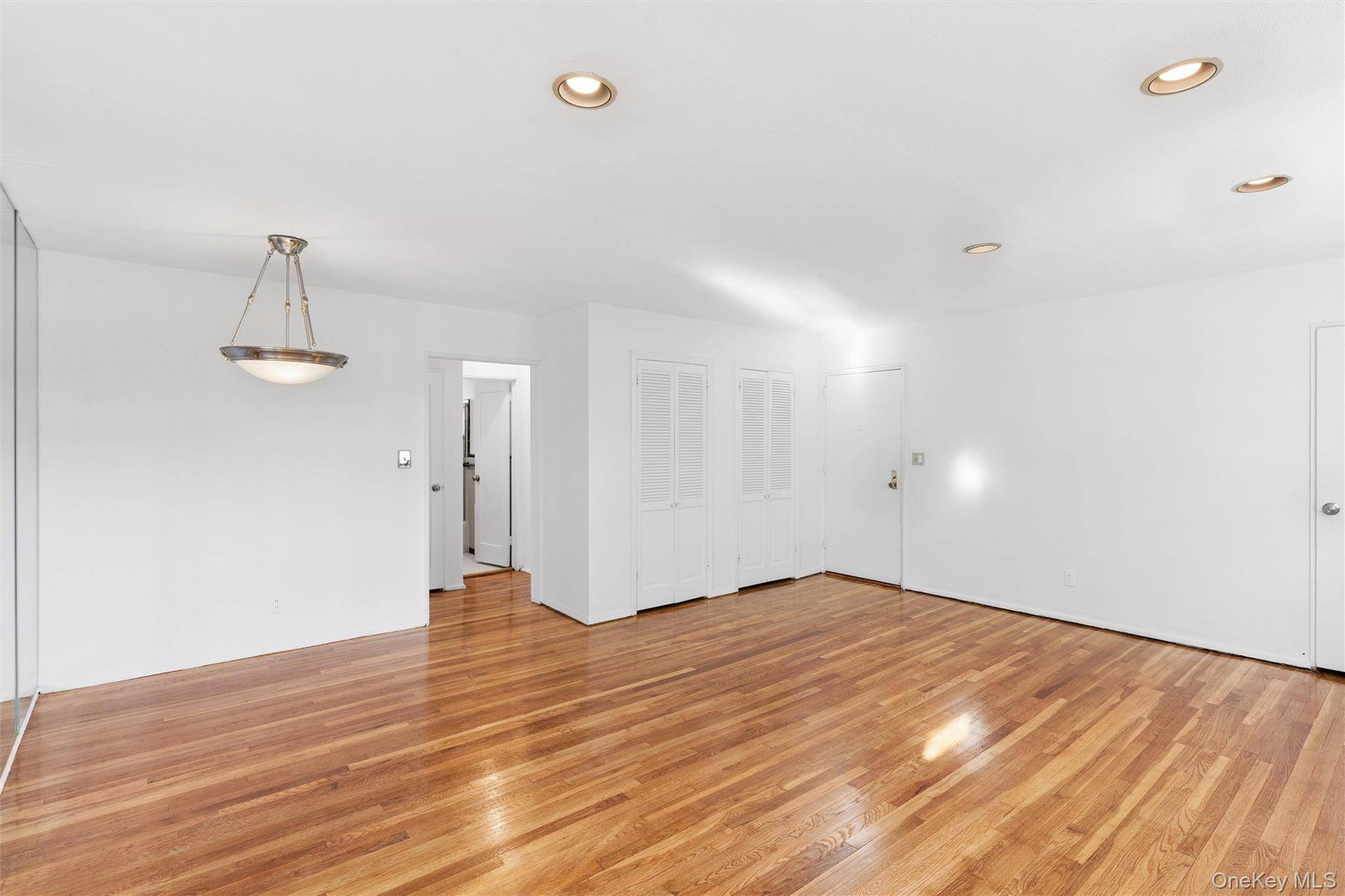 15-35 160 ST #6-160, Whitestone, NY 11357