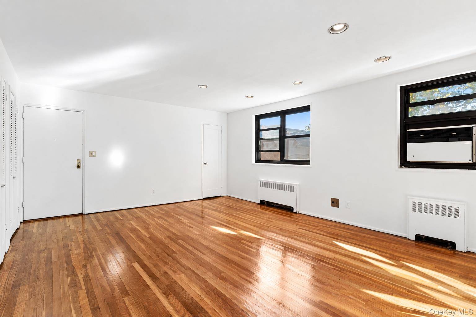 15-35 160 ST #6-160, Whitestone, NY 11357