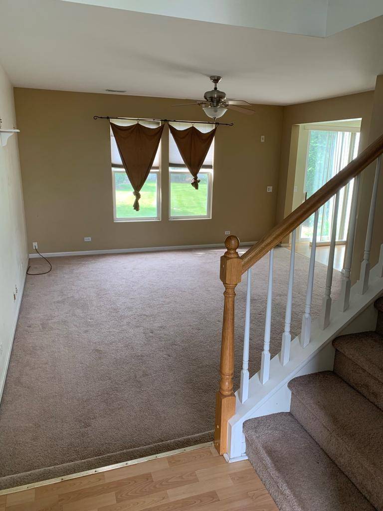3293 Cremin LN, Aurora, IL 60502