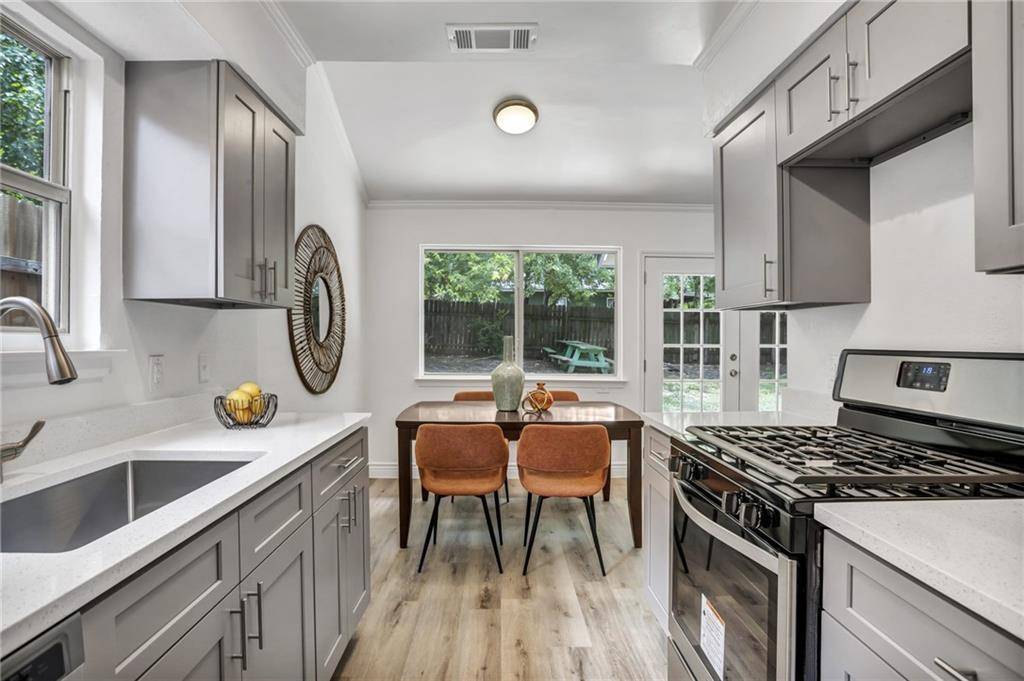 2416 Village WALK, Austin, TX 78744