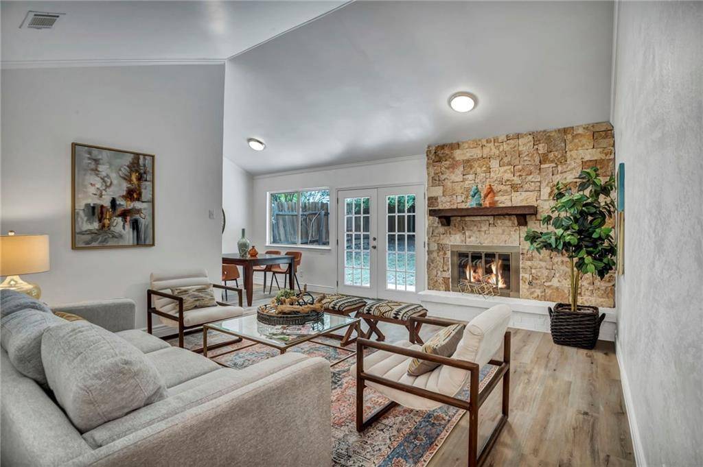2416 Village WALK, Austin, TX 78744