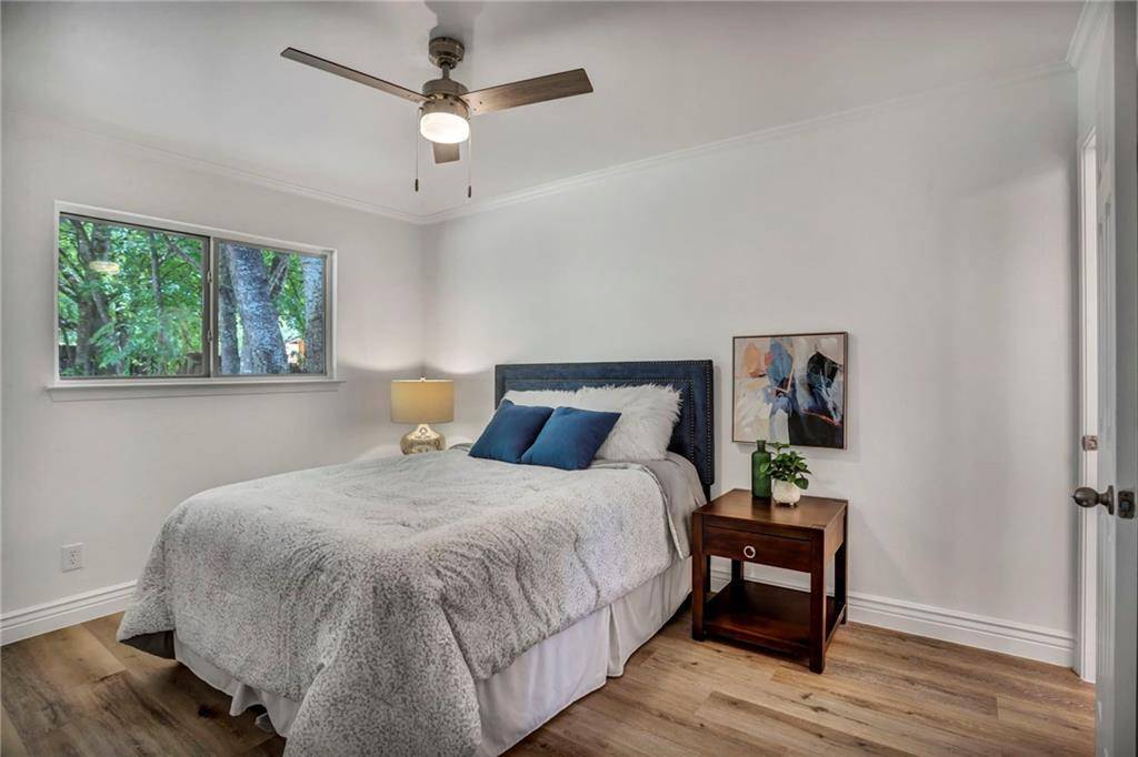 2416 Village WALK, Austin, TX 78744