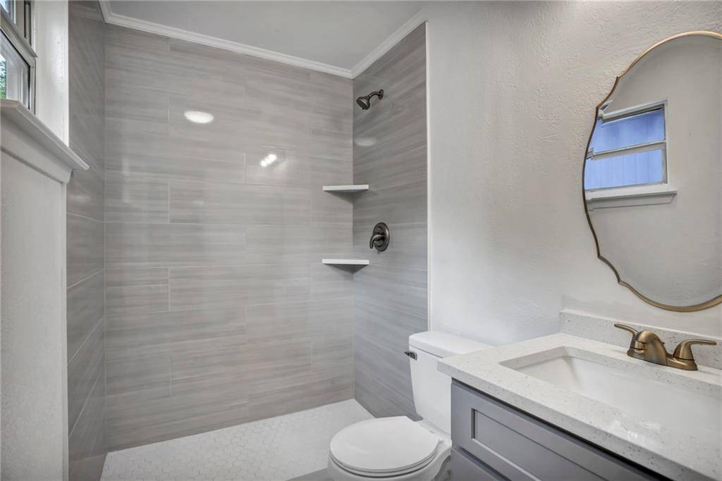 2416 Village WALK, Austin, TX 78744