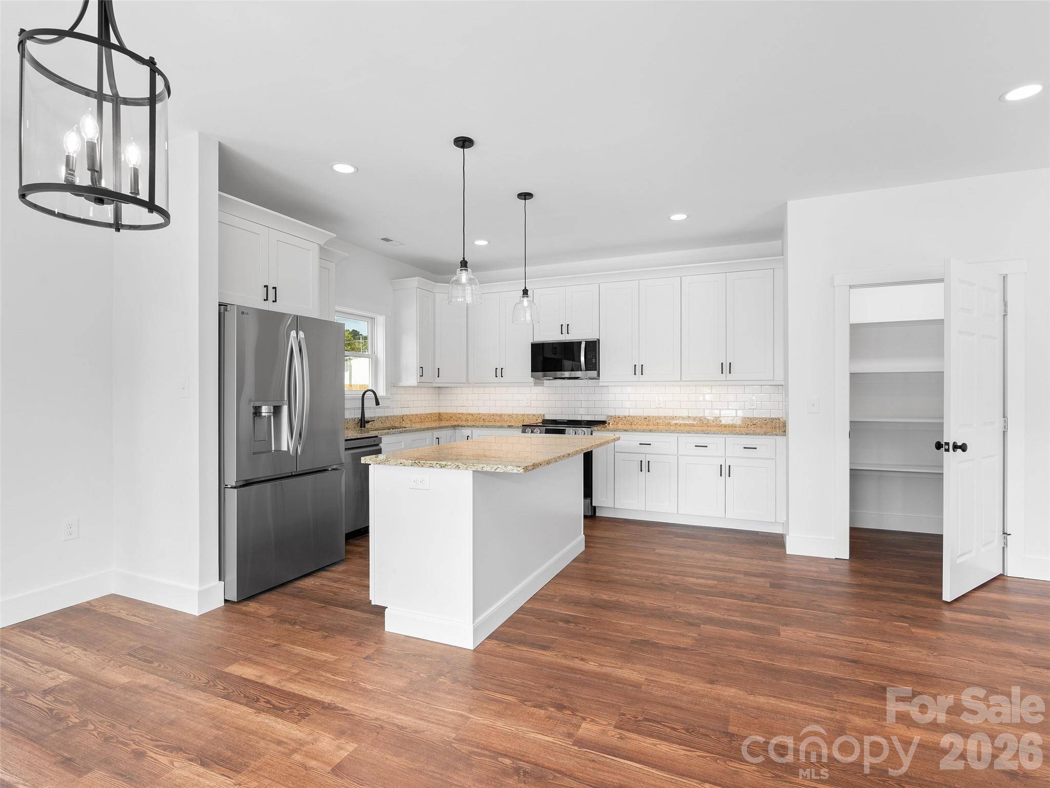 11 Riemar LN, Waynesville, NC 28786