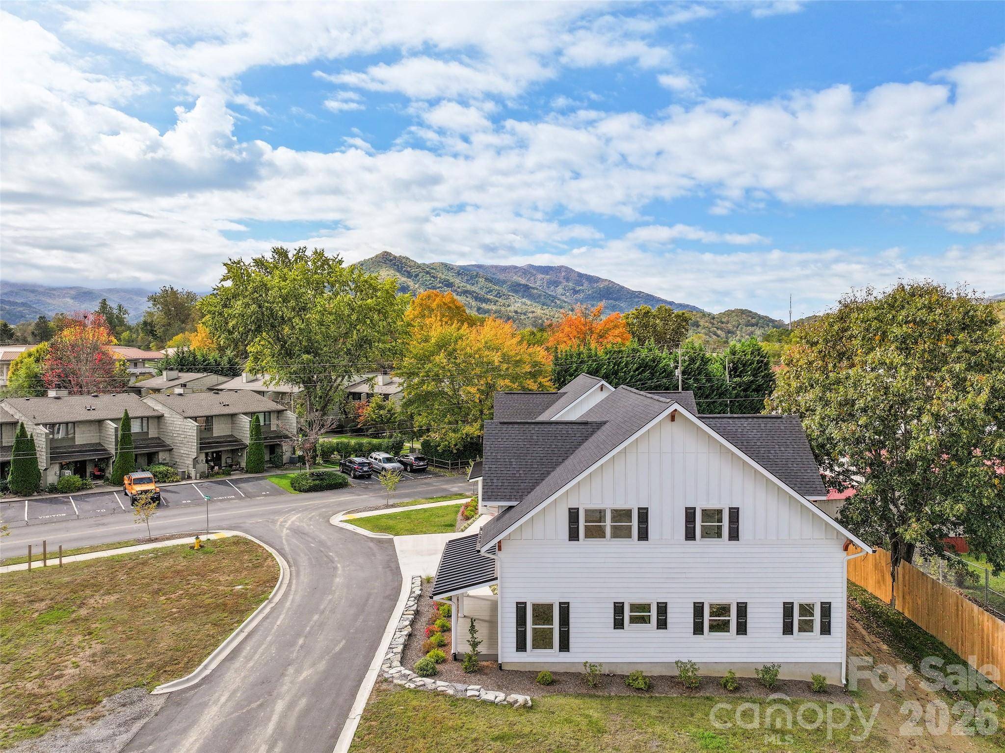 15 Riemar LN, Waynesville, NC 28786