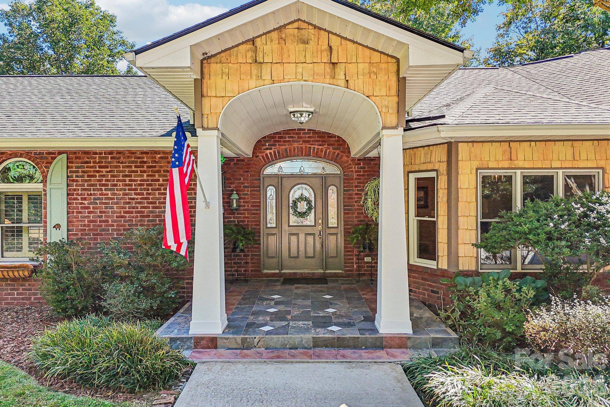 239 Bearwallow Mountain RD, Hendersonville, NC 28792