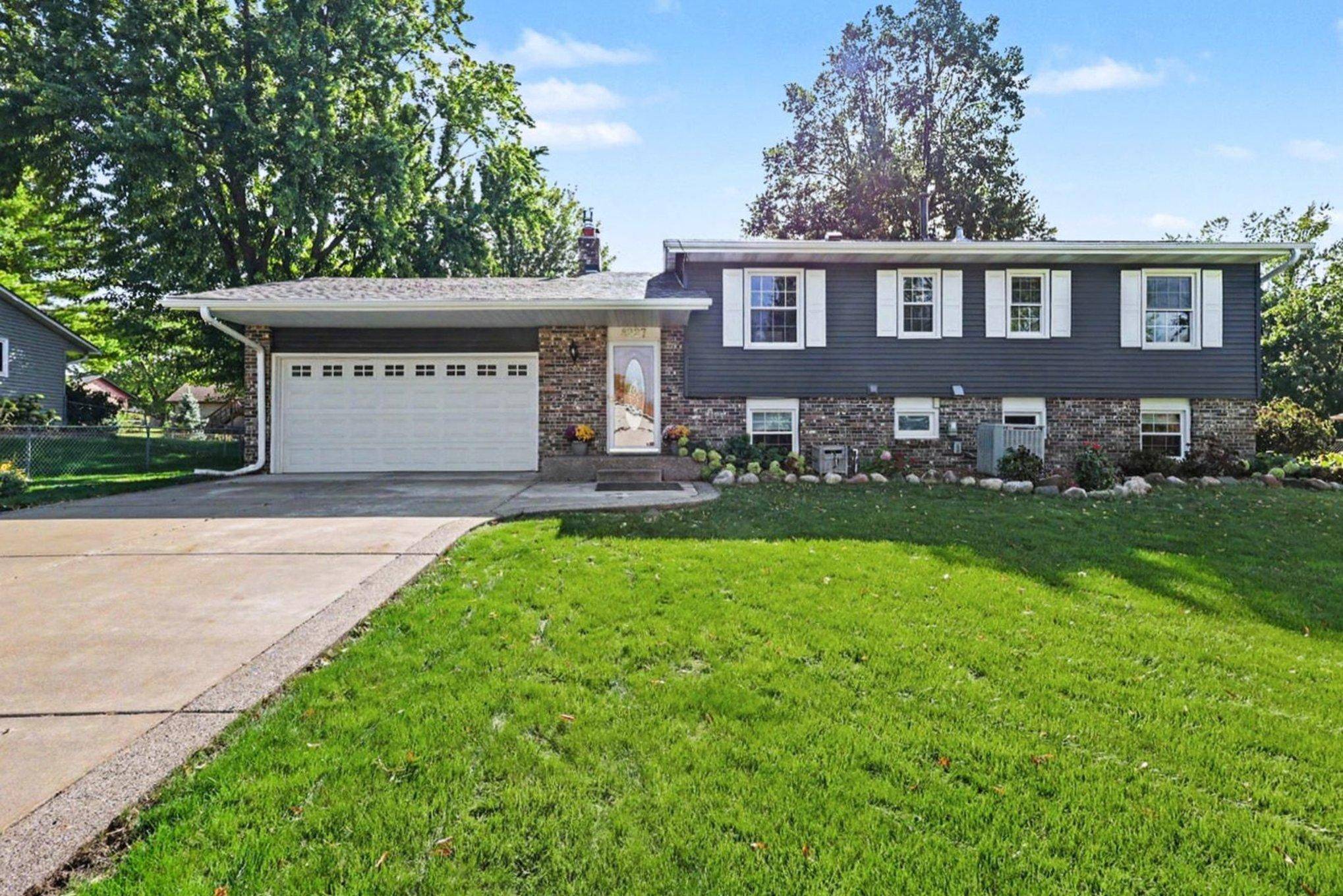 8227 76th ST S, Cottage Grove, MN 55016