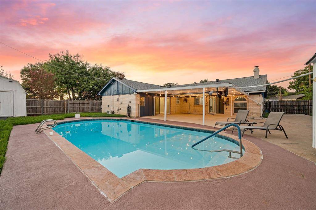 633 Lewis Drive, Hurst, TX 76054