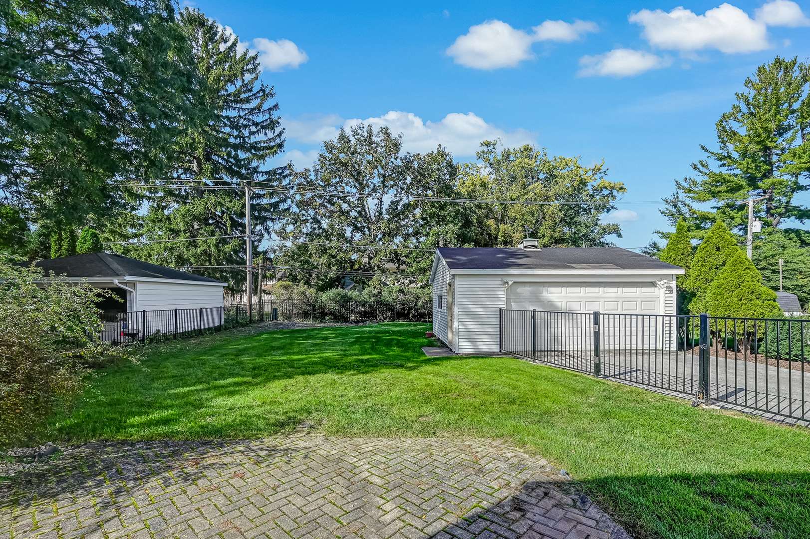 18 Oxford AVE, Clarendon Hills, IL 60514
