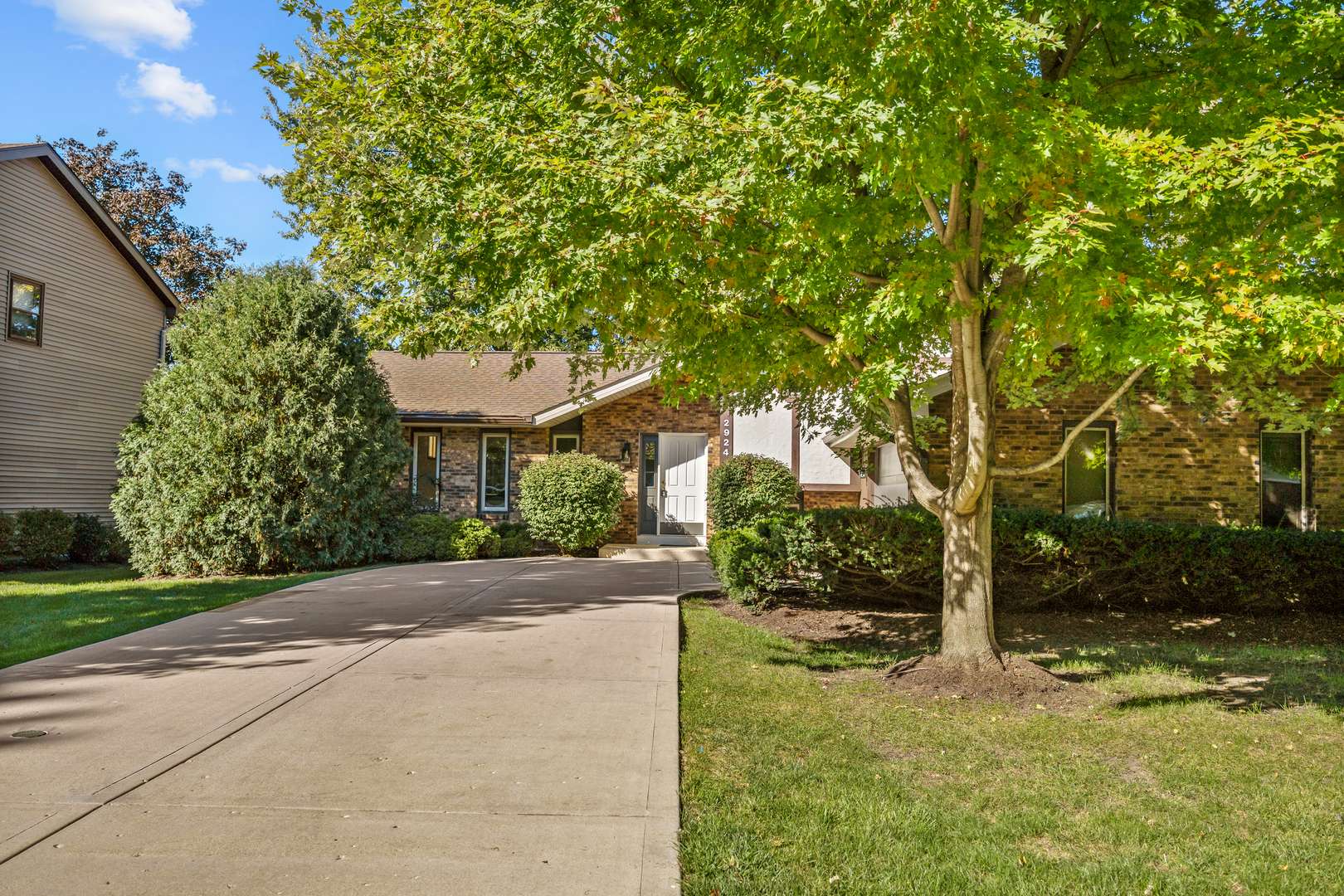 2924 Hickory CT, Woodridge, IL 60517