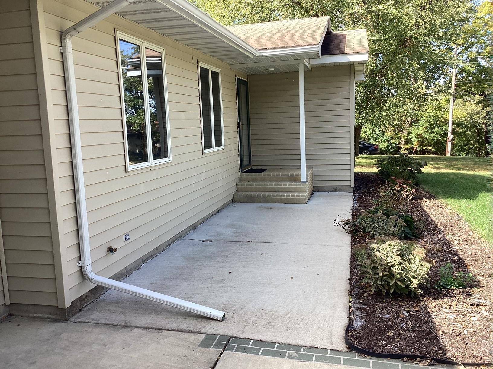 1113 Shore Acres DR, Albert Lea, MN 56007