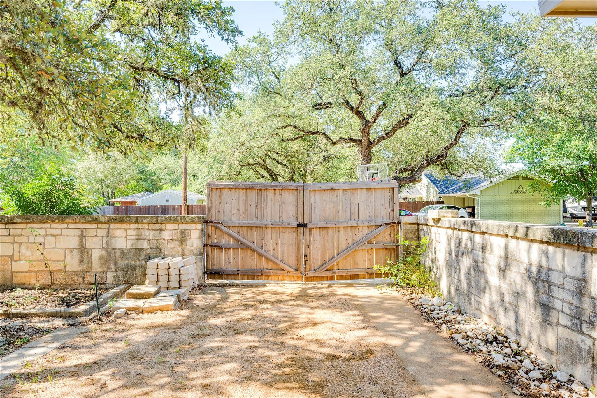 617 Dale DR, San Marcos, TX 78666