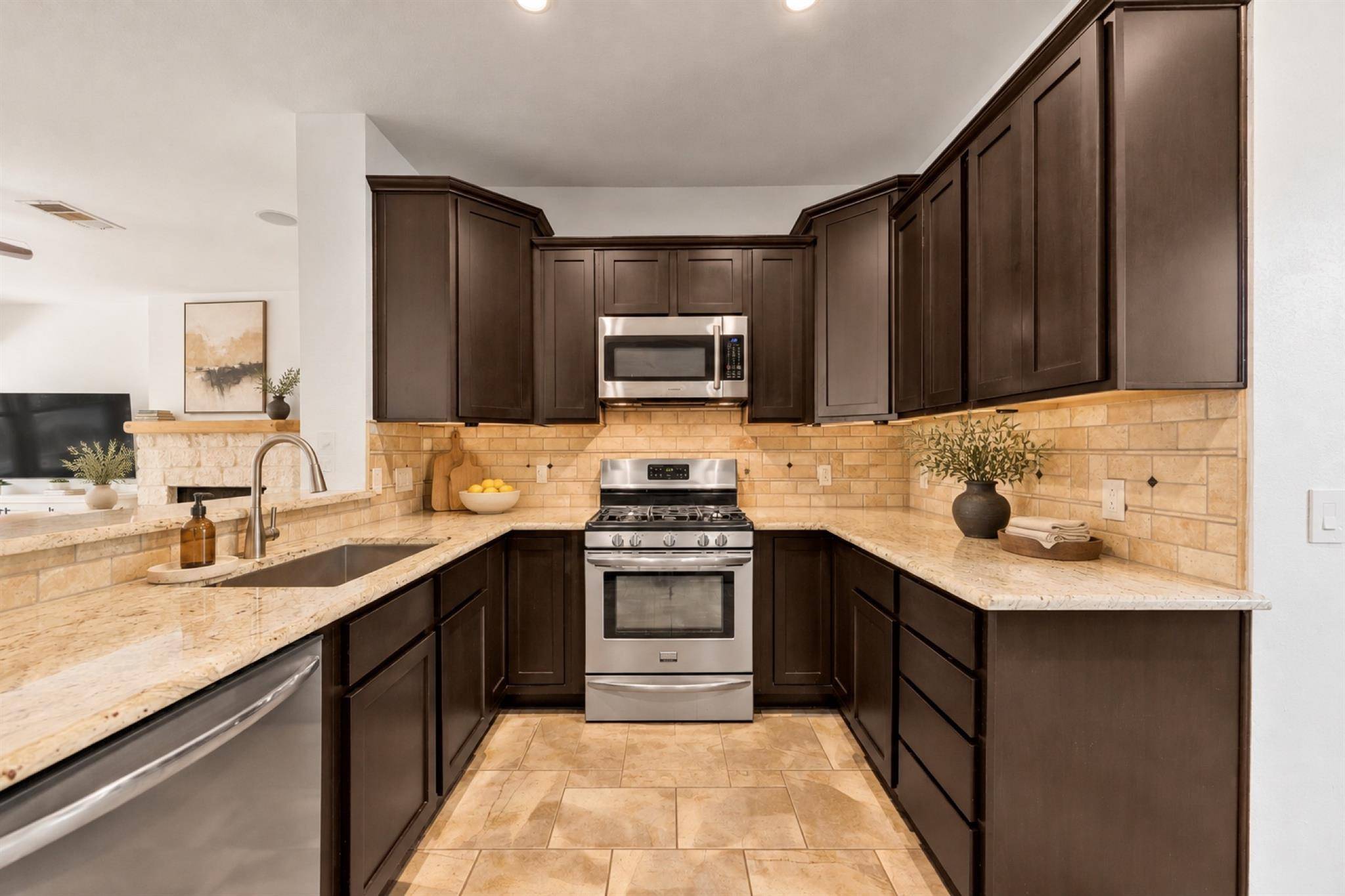 9131 Edwardson LN, Austin, TX 78749