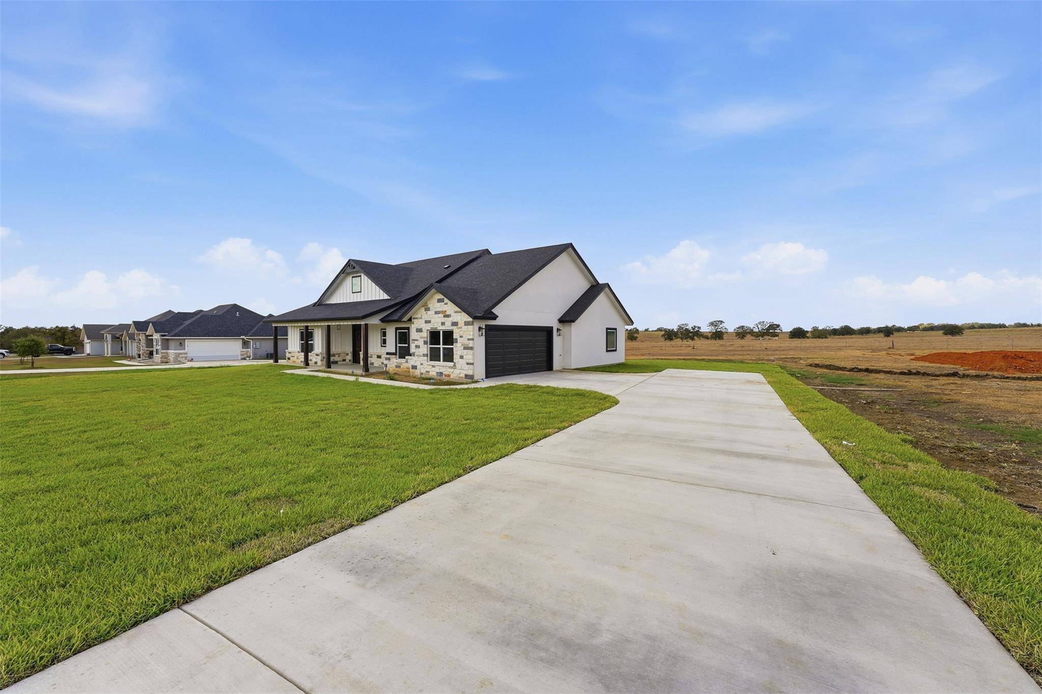 152 Creekwood DR, Gonzales, TX 78629
