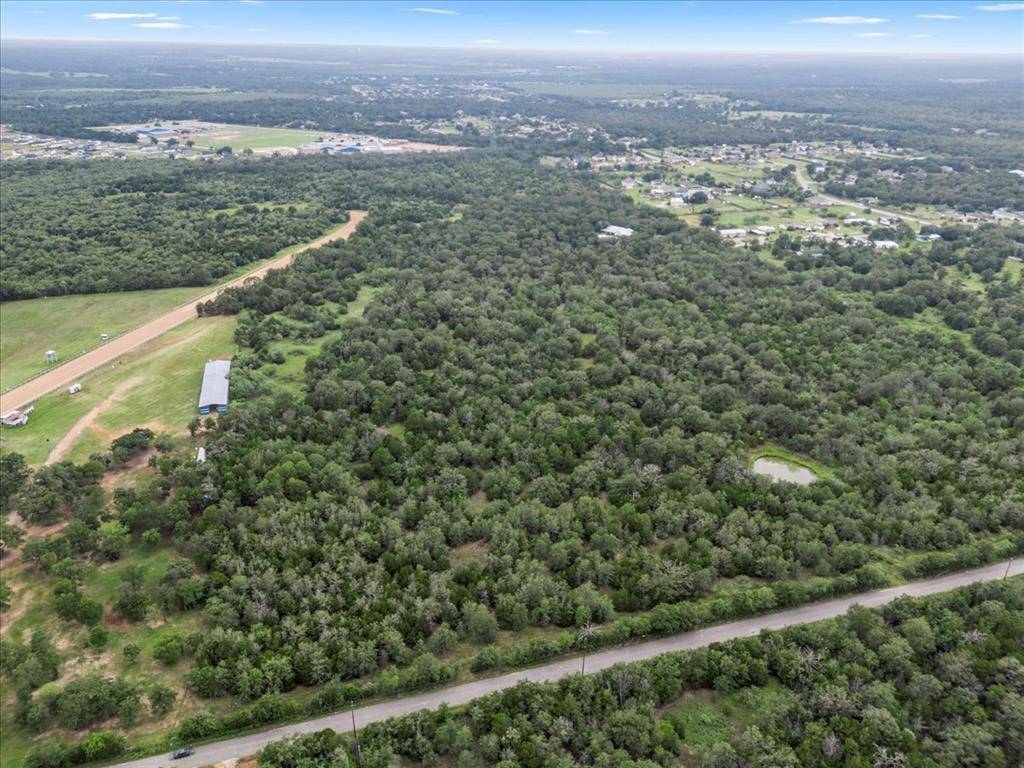 000 McDonald LN W, Cedar Creek, TX 78612