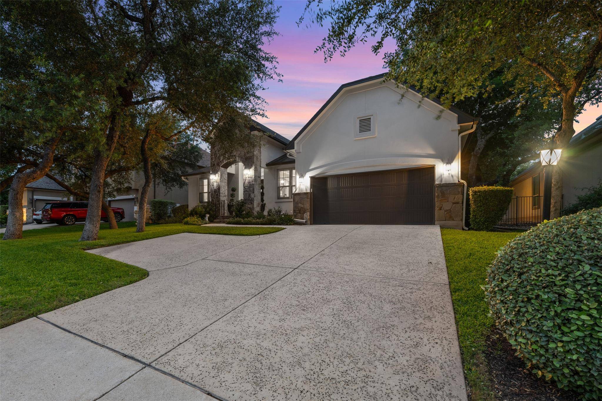 215 Lake Como DR, Lakeway, TX 78734