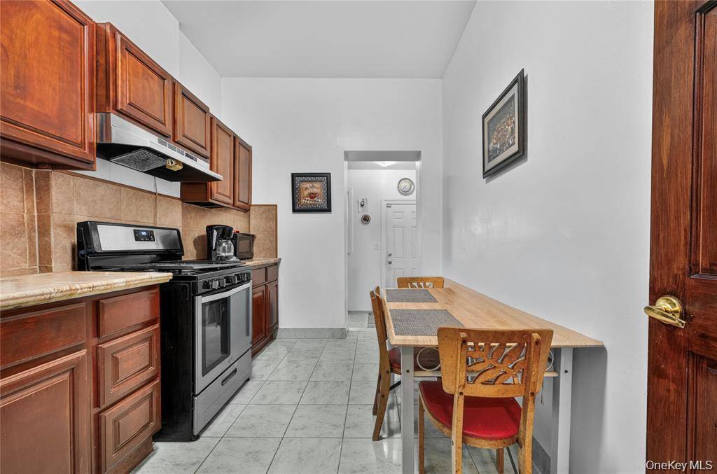 1543 Hollywood AVE #Apt 1, Bronx, NY 10461