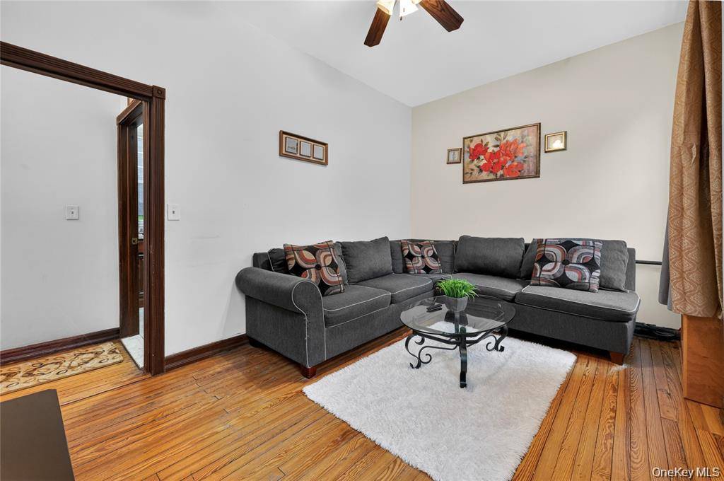 1543 Hollywood AVE #Apt 1, Bronx, NY 10461