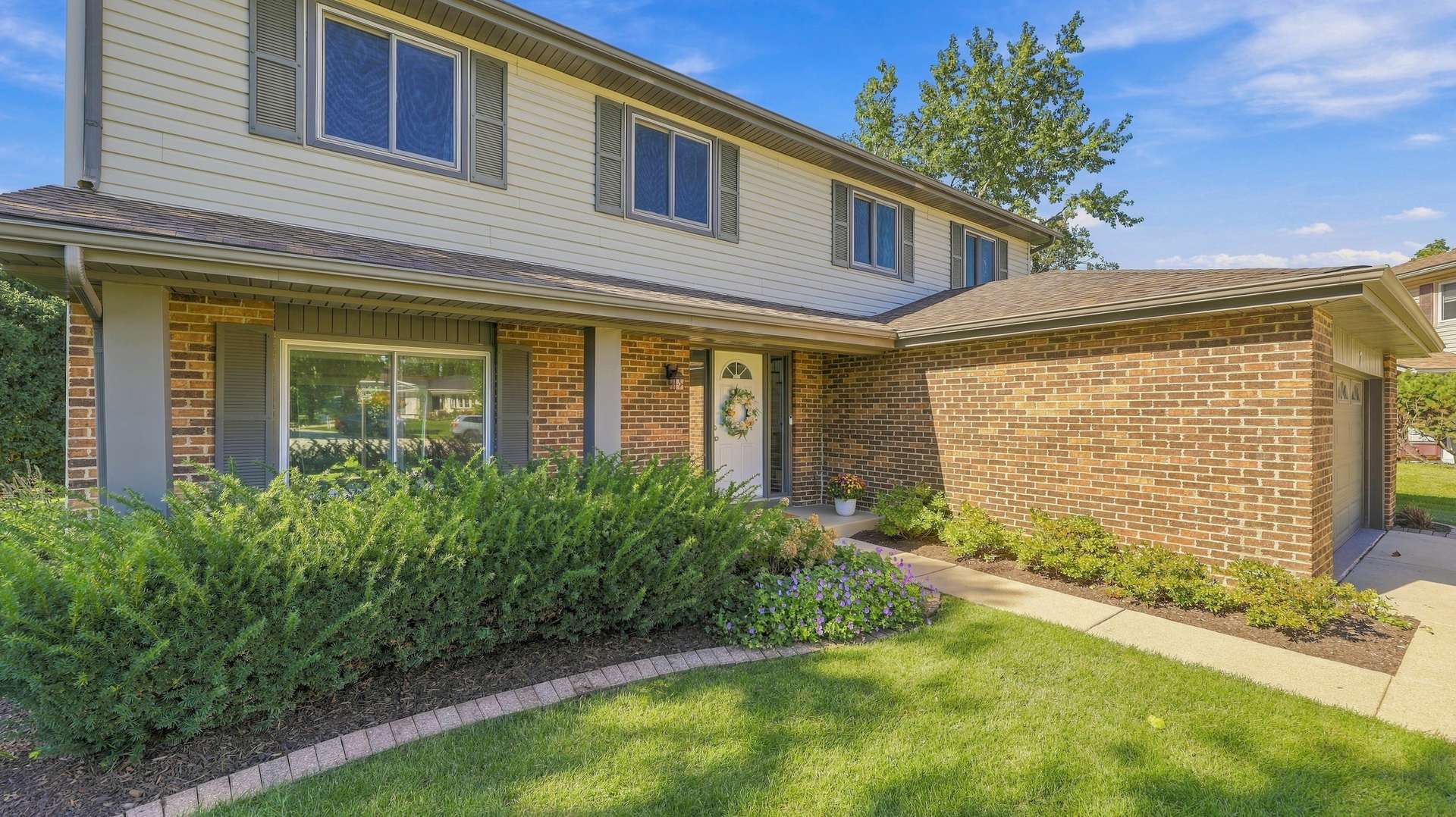 7 Pheasant CT, Woodridge, IL 60517