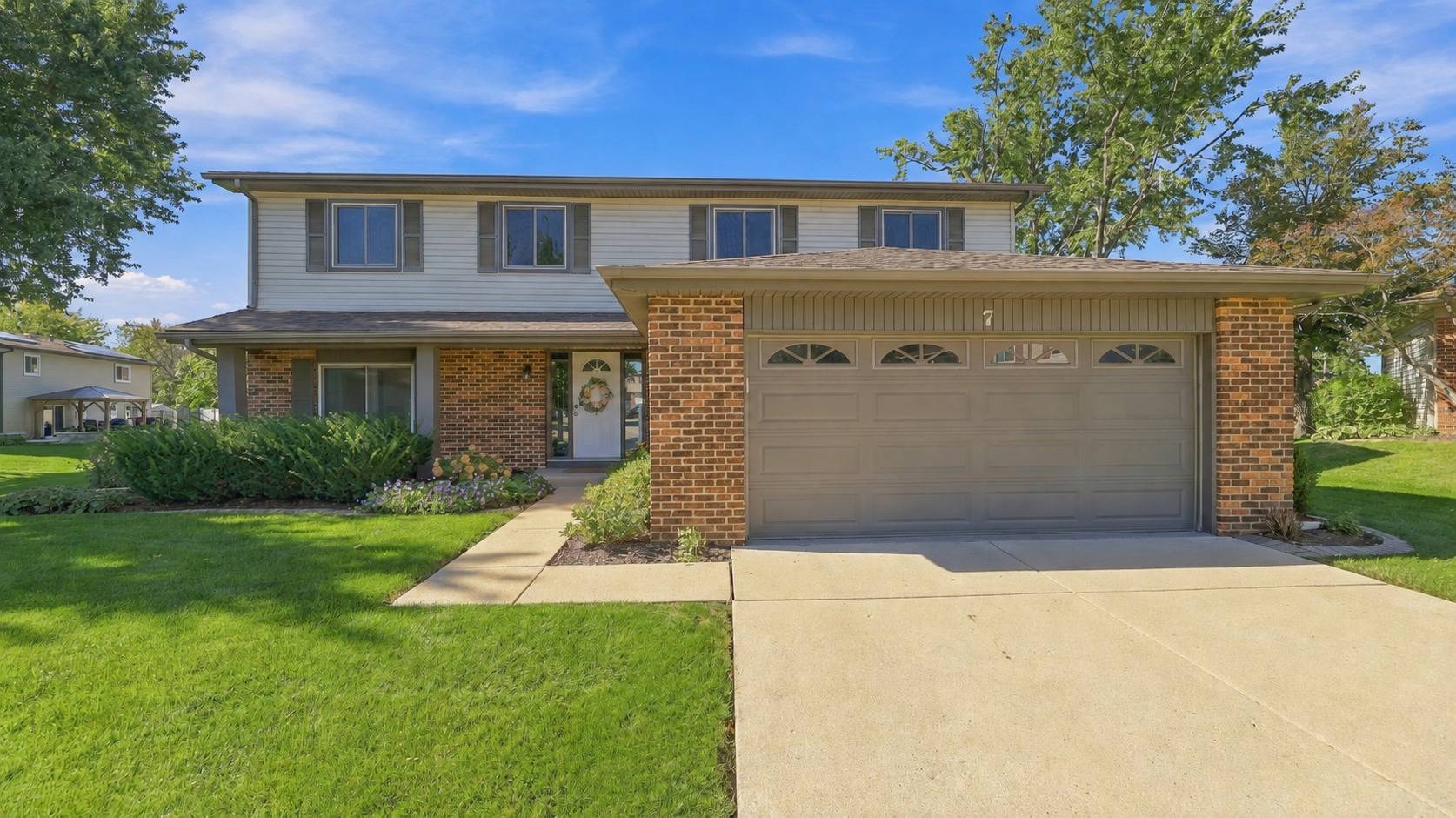7 Pheasant CT, Woodridge, IL 60517