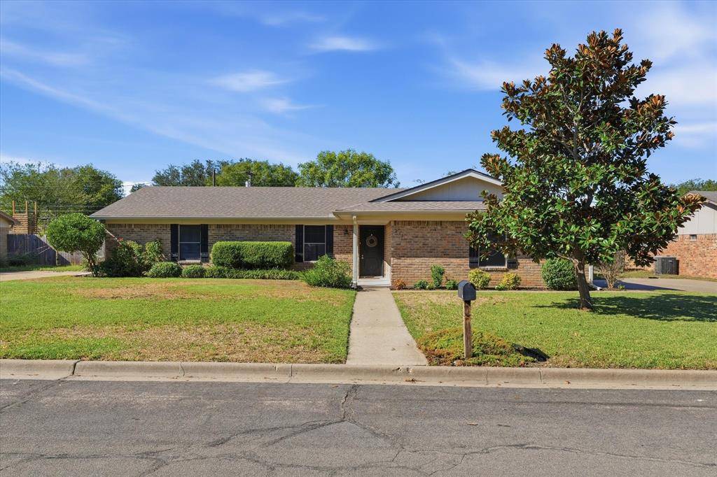 213 Travis Lane, Hewitt, TX 76643