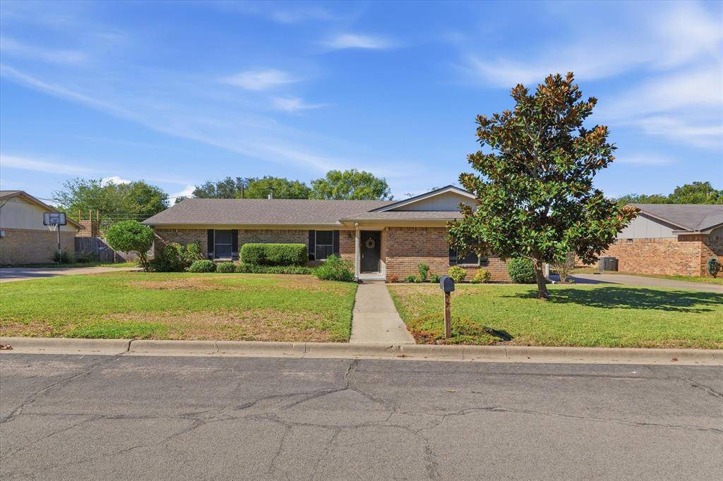 213 Travis Lane, Hewitt, TX 76643